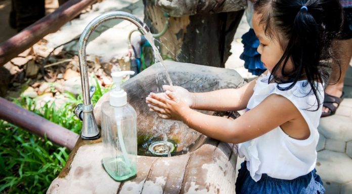 “โรคมือเท้าปาก” รู้ทันไม่อันตราย