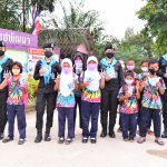 หน่วยเฉพาะกิจกรมทหารพรานที่ 48 ระดมเจ้าหน้าที่ร่วมตัดเย็บหน้ากากอนามัยส่งมอบให้กับนักเรียนในพื้นที่