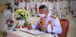 แม่ทัพภาคที่ 4 ร่วมลงนามถวายพระพรชัยมงคล เนื่องในโอกาสวันเฉลิมพระชนมพรรษาพระบาทสมเด็จพระเจ้าอยู่หัว รัชกาลที่ 10