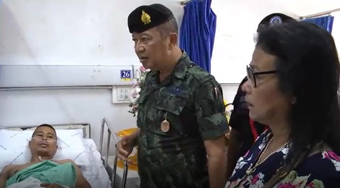 ผอ.รมน.ภาค4 ตรวจเยี่ยมผู้ได้รับบาดเจ็บจากเหตุการณ์ในพื้นที่ ณ รพ.ศูนย์ยะลา