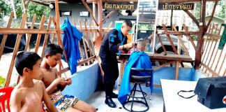 Barber 47 บริการตัดผม (ฟรี) ให้กับเยาวชนในพื้นที่