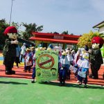 จูงมือกันเดิน…รณรงค์การเลิกใช้ถุงพลาสติก