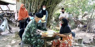 หน่วยเฉพาะกิจปัตตานี พบปะเยี่ยมเยียนประชาชนผู้ยากไร้ เราจะอยู่เคียงข้างประชาชน