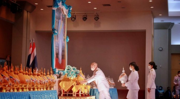 พสกนิกรชาวจังหวัดยะลา ร่วมพิธีถวายเครื่องราชสักการะ วางพานพุ่ม และพิธีจุดเทียนถวายพระพรชัยมงคล เนื่องในโอกาส วันเฉลิมพระชนมพรรษา สมเด็จพระนางเจ้าสิริกิติ์ พระบรมราชินีนาถ พระบรมราชชนนีพันปีหลวง 12 สิงหาคม 2563