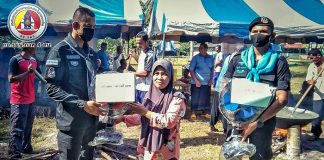 ทหารพราน 42 ร่วมมอบสิ่งของในกิจกรรม “อาซูรอสัมพันธ์” ในพื้นที่