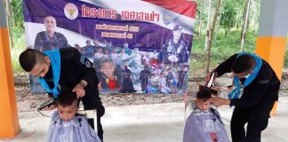 เกศา สานใจ พี่ทหารพรานออกตัดผมให้กับน้องนักเรียน