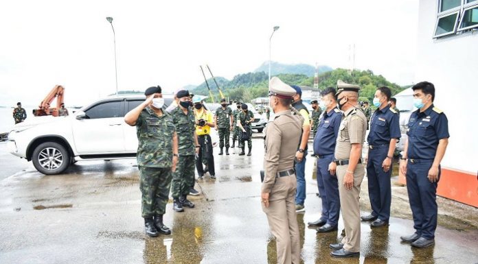 แม่ทัพภาคที่ 4 ลงพื้นที่คุมเข้มแนวชายแดนไทย-เมียนมาร์ จุดตรวจเกาะสะระนีย์ จังหวัดระนอง หลังอัตราการติดเชื้อของประเทศเพื่อนบ้านเพิ่มขึ้นอย่างน่าเป็นห่วง