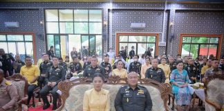 แม่ทัพภาคที่ 4 เป็นประธาน ทอดกฐินประจำปี พัฒนาวัดนาทวี สืบทอดประเพณีทางพระพุทธศาสนา