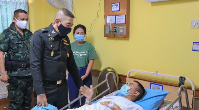 เยี่ยมปลอบขวัญกำลังใจกำลังพลที่ได้รับบาดเจ็บ