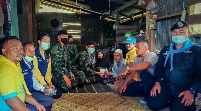 “หมอเดินเท้า..เพื่อประชาชน” ในพื้นที่ อ.ยะหริ่ง จ.ปัตตานี ในพื้นที่ หมู่ที่ 3 ตำบลตาลีอายร์ อำเภอยะหริ่ง จังหวัดปัตตานี