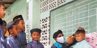 กิจกรรม Black Army Barber Delivery “ตัดผมฟรี เคลื่อนที่ทั้งหมู่บ้าน”