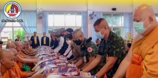 ผอ.ศปพร. พบปะพี่น้องสมาพันธ์ไทยพุทธ จ.นราธิวาส และร่วมถวายปัจจัยแด่วัด-สำนักสงฆ์ ที่ประสบปัญหาการบิณฑบาต โครงการทำบุญ 122 วัด / สำนักสงฆ์ ใน จชต.