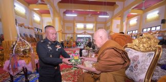 แม่ทัพภาคที่ 4 ร่วมพิธีบำเพ็ญบุญอุทิศถวาย หลวงพ่อทวดเหยียบน้ำทะเลจืด พระอาจารย์ทิมธัมมธโร และ เป็นประธานในพิธียกปลียอดเจดีย์ทองคำวัดช้างให้ จังหวัดปัตตานี