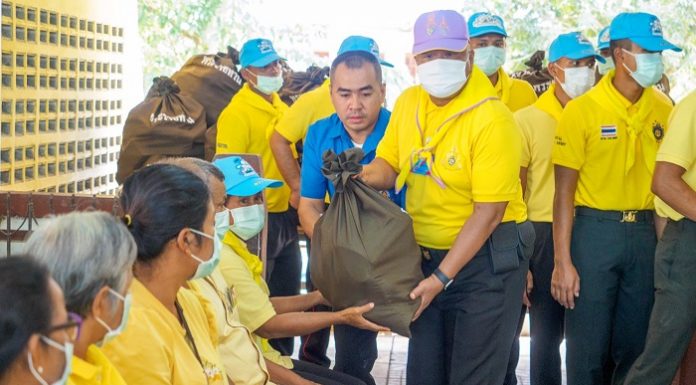มอบถุงยังชีพพระราชทาน บรรเทาความเดือดร้อน ประชาชนจังหวัดนครศรีธรรมราช ให้ผ่านพ้นวิกฤติครั้งนี้ไปด้วยกัน
