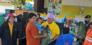 แม่ทัพภาคที่ 4 ลงพื้นที่ มอบถุงยังชีพ ให้กำลังใจผู้ประสบอุทกภัย ตำบลนาตาล่วง จังหวัดตรัง