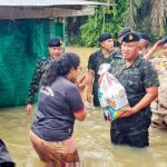 นราธิวาสน้ำท่วมระลอก 3 ได้รับผลกระทบแล้ว 8 อำเภอ 32 ตำบล แม่ทัพภาคที่ 4 รุดลงพื้นที่ช่วยเหลือมอบสิ่งของบรรเทาทุกข์เบื้องต้น