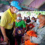 ราษฎร จ.ปัตตานี ยะลา ปลื้มปิติ รับถุงยังชีพพระราชทาน จากมูลนิธิเพื่อนพึ่ง (ภา) ยามยาก ผ่าน ศอ.บต. เผย ซาบซึ้งในพระมหากรุณาธิคุณในหลวงและพระบรมวงศานุวงศ์