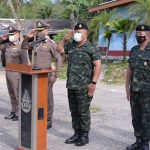 แม่ทัพภาคที่ 4 ตรวจเยี่ยมให้กำลังใจ จุดบริการประชาชน จังหวัดชุมพร เฝ้าระวังอุบัติเหตุควบคู่มาตรการป้องกัน covid 19