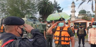 แม่ทัพภาคที่ 4 ลงพื้นที่ช่วยเหลือผู้ประสบอุทกภัยในพื้นที่ยะลา มอบถุงยังชีพ ข้าวกล่อง พร้อมหมอสนาม ช่วยเหลือบรรเทาทุกข์เบื้องต้น