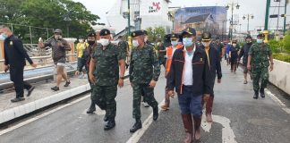 แม่ทัพภาคที่ 4 ลงพื้นที่ติดตามสถานการณ์อุทกภัยเขตเทศบาลเมืองปัตตานีประสานหน่วยงานที่เกี่ยวข้องเร่งแก้ไขปัญหา