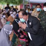 แม่ทัพภาคที่ 4 ให้การต้อนรับรัฐมนตรีว่าการกระทรวงมหาดไทย ติดตามสถานการณ์อุทกภัยและให้การช่วยเหลือเร่งด่วน