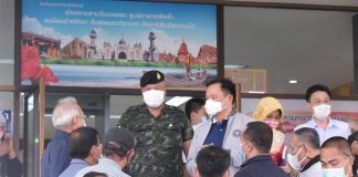 แม่ทัพภาคที่ 4 ให้การต้อนรับและร่วมคณะติดตามรองนายกรัฐมนตรีและรัฐมนตรีว่าการกระทรวงสาธารณสุขรับฟังปัญหา เพื่อวางแนวทางการช่วยเหลือ ผู้ประสบอุทกภัยในพื้นที่จังหวัดชายแดนภาคใต้