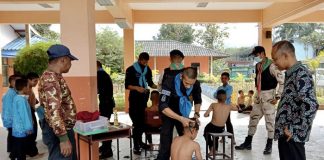 เกศา สานใจ ออกบริการตัดผมเคลื่อนที่ให้กับนักเรียน