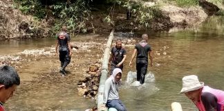 ร่วมด้วยช่วยกันซ่อมแซมระบบท่อส่งน้ำประปาภูเขาของชุมชน