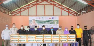 ส่งมอบกล่องของขวัญ ในโครงการแจกอาหารละศีลอดและอินทผาลัมห้วงเดือนรอมฎอน ฮิจเราะห์ศักราช 1442