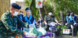 ส่งต่อความห่วงใย Army delivery บุกถึงบ้าน แจกจ่ายผลผลิตโครงการทหารพันธุ์ดี ถึงมือพี่น้องประชาชนในพื้นที่ พวกเราจะผ่านวิกฤติ covid-19 ไปด้วยกัน
