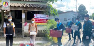 มอบของบริโภค และเวชภัณฑ์ทางการแพทย์ บรรเทาความเดือดร้อนประชาชน ตำบลเกาะสะท้อน หมู่บ้านล็อคดาวน์ ที่ได้รับผลกระทบจากการแพร่ระบาดโควิค-19 ในพื้นที่จังหวัดนราธิวาส