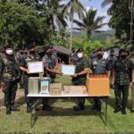 มทภ.4 จับมือ รอง ผบช.ตชด. นำทีม ตรวจเยี่ยมแนวชายแดนรอยต่อฝั่งประเทศเมียนมาร์ ด้านจังหวัด ระนอง ชุมพร วางมาตรการคุมเข้มการลักลอบขนแรงงานต่างด้าวเข้าประเทศ เพิ่มความถี่เฝ้าระวังการลักลอบเข้าเมืองผิดกฎหมาย บ่อนพนันและสิ่งผิดกฎหมายตามแนวชายแดนทุกชนิด ควบคู่มาตรการควบคุมโรค