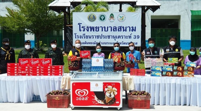 แม่ทัพภาคที่ 4 เยี่ยมให้กำลัง นักรบแนวหน้า และประชาชน โรงพยาบาลสนาม โรงเรียนราชประชานุเคราะห์ 39 พร้อมสนับสนุน ช่วยเหลือ ให้ผ่านวิกฤต COVID-19 ไปพร้อมกัน