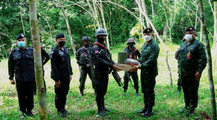 ตรวจเยี่ยมให้กำลังใจเจ้าหน้าที่ชุดปฏิบัติการจรยุทธ์ เน้นย้ำเฝ้าระวัง รักษาความปลอดภัยในพื้นที่ อำเภอสุไหงปาดี จังหวัดนราธิวาส