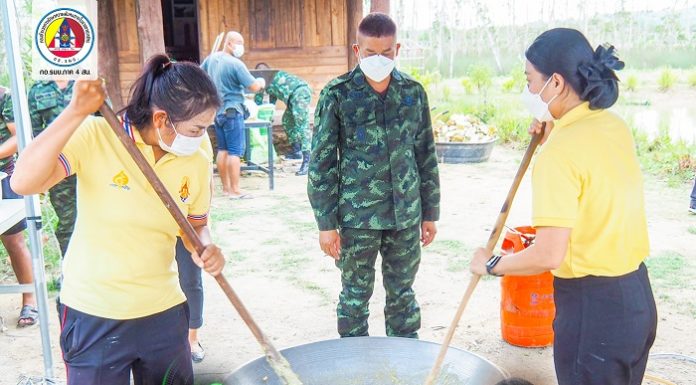ส่งเสริมการสร้างอาชีพ สร้างงาน สร้างรายได้ให้กับครอบครัวกำลังพล พร้อมช่วยเหลือพี่น้องเกษตรกรในพื้นที่ ตามโครงการ “ทหารอิ่มท้อง พี่น้องเกษตรกรอิ่มใจ”