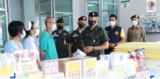 ผบ.ฉก. สงขลา เยี่ยมบุคลากรทางการแพทย์ พร้อมมอบสิ่งของอุปโภค – บริโภค สร้างขวัญกำลังใจ