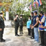 แม่ทัพภาคที่ 4 เยี่ยมให้กำลังใจสมาชิกศิลปาชีพกลุ่มทอผ้าบ้านโคกมะม่วง นราธิวาส พร้อมมอบถุงยังชีพเป็นขวัญ กำลังใจช่วง covid-19