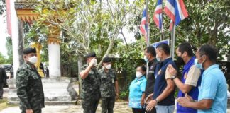 แม่ทัพภาคที่ 4 เยี่ยมให้กำลังใจสมาชิกศิลปาชีพกลุ่มทอผ้าบ้านโคกมะม่วง นราธิวาส พร้อมมอบถุงยังชีพเป็นขวัญ กำลังใจช่วง covid-19