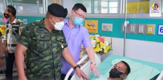 แม่ทัพภาคที่ 4 เยี่ยมกำลังพลที่ได้ผู้บาดเจ็บจากเหตุการณ์ความรุนแรงในพื้นที่ อำเภอสุไหงปาดี จังหวัดนราธิวาส พร้อมนำความห่วงใยจากผู้บัญชาการทหารบก เพื่อขวัญและกำลังใจ สร้างความมั่นคงปลอดภัยในพื้นที่ให้แก่พี่น้องประชาชน