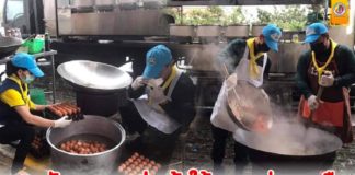 รถครัวสนาม จากกองพันทหารราบที่ 1 กรมทหารราบที่ 25 เร่งเข้าให้ความช่วยเหลือ พร้อมแจกจ่ายข้าวกล่องกว่า 6,000 กล่อง ให้กับประชาชนที่ได้รับผลกระทบจากอุทกภัย จังหวัดชุมพร