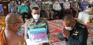 สมเด็จพระอริยวงศาคตญาณ สมเด็จพระสังฆราช สกลมหาสังฆปริณายก ทรงประทานผ้าพระกฐินให้กับแม่ทัพภาคที่ 4 ทอดถวายแด่พระสงฆ์ที่จำพรรษาถ้วนไตรมาส วัดนาทวี จังหวัดสงขลา