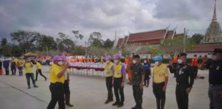 แม่ทัพภาคที่ 4 พร้อม ผู้ว่าราชการจังหวัด และประธานแม่บ้าน ลงพื้นที่ช่วยเหลือ ผู้ประสบอุทกภัย อำเภอไชยา ล่าสุดจังหวัดสุราษฎร์ธานีได้ประกาศเขตภัยพิบัติแล้ว 13 อำเภอ