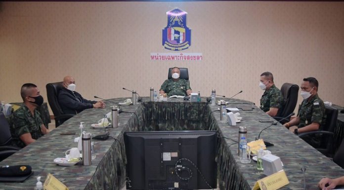 แม่ทัพภาคที่ 4 เยี่ยมการปฏิบัติงานของหน่วยเฉพาะกิจสงขลา เน้นย้ำมาตรการรักษาความปลอดภัยให้กับพี่น้องประชาชน ควบคู่กับมาตรการป้องกัน covid-19