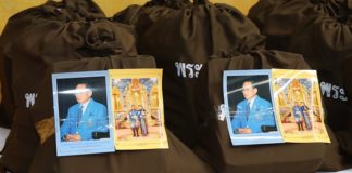 องคมนตรีเชิญสิ่งของพระราชทานเนื่องในวันปีใหม่ พุทธศักราช 2565 มอบแก่เจ้าหน้าที่ที่ปฏิบัติภารกิจในพื้นที่จังหวัดชายแดนภาคใต้