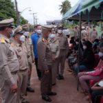 พระบาทสมเด็จพระเจ้าอยู่หัว ทรงพระกรุณาโปรดเกล้าฯ ให้องคมนตรี ร่วมกับมูลนิธิราชประชานุเคราะห์ในพระบรมราชูปถัมภ์ เชิญสิ่งของพระราชทานมอบแก่ประชาชนผู้ประสบอุทกภัยในพื้นที่จังหวัดนราธิวาส