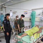 เยี่ยมให้กำลังใจ อส.ทพ. ที่ได้รับบาดเจ็บจากเหตุรถบรรทุกพุ่งชนจุดตรวจร่วม 3 ฝ่าย ในพื้นที่ อ.ยะหริ่ง จ.ปัตตานี เมื่อ 3 ม.ค. ที่ผ่านมา