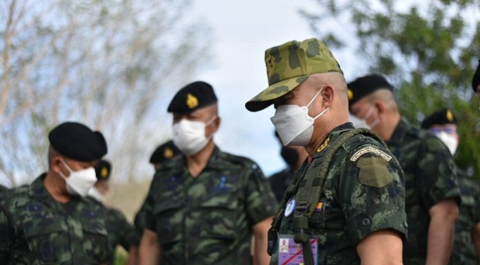 ผบ.ทบ. ลงพื้นที่ตรวจเยี่ยมสร้างขวัญและกำลังใจ แก่กำลังป้องกันชายแดนไทย-มาเลเซีย ในพื้นที่จังหวัดยะลา เน้นย้ำเฝ้าระวังโควิด-19 ควบคู่สิ่งผิดกฎหมาย