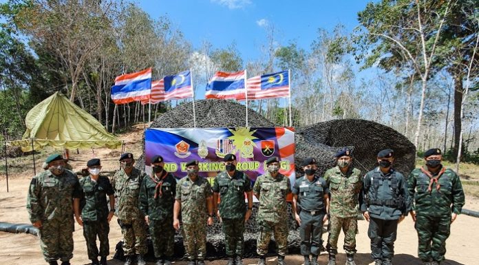 ผู้บัญชาการกองพลทหารที่ 5 (ไทย) ให้การต้อนรับ ผู้บัญชาการกองพลทหารราบที่ 2 (มาเลเซีย) ตรวจเยี่ยม ติดตามการก่อสร้างฐานปฏิบัติการร่วมไทย – มาเลเซีย