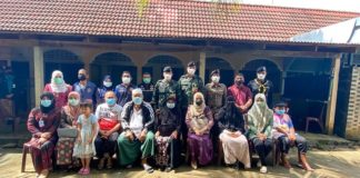 ผบ.ฉก.นราธิวาส จัดชุดทหารช่างเร่งซ่อมแซมบ้านให้ประชาชนในพื้นที่ บ้านบาโงระนะ อำเภอระแงะ จังหวัดนราธิวาส ที่ได้รับผลกระทบจากเหตุการณ์ความไม่สงบในจังหวัดชายแดนภาคใต้