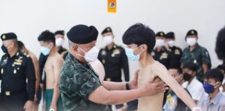 ตรวจเยี่ยมการคัดเลือกทหารกองเกินด้วยระบบออนไลน์ เตรียมเข้าประจำการในเดือนพฤษภาคม นี้